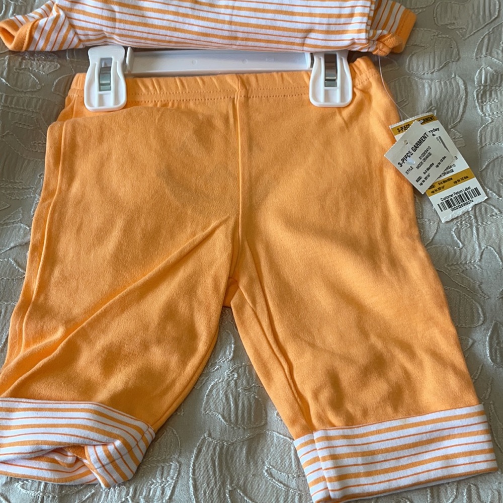 Carter’s My First Halloween 0-3 months 3 Piece Set NWT and My First Easter Bib - Picture 5 of 13